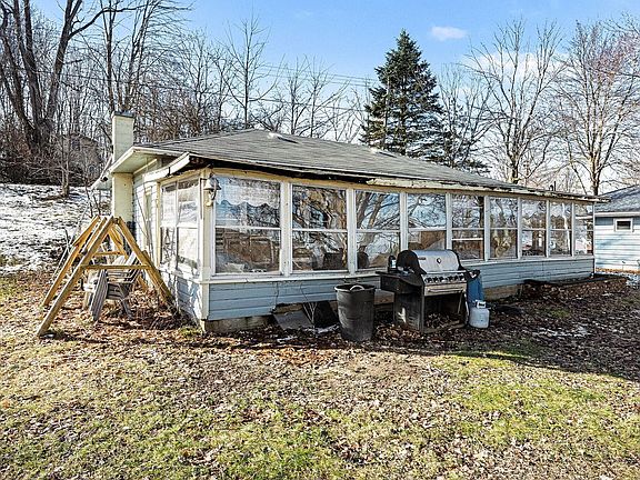2nd image of 3677 Richardson Dr
