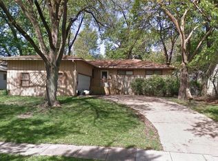 2515 Belle Crest Dr, Lawrence, KS 66046