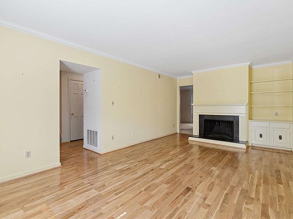 5th image of 1634 Executive Park Ln