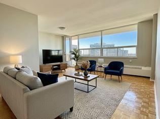 6200 Bathurst St #1504, Toronto, ON M2R 2A3