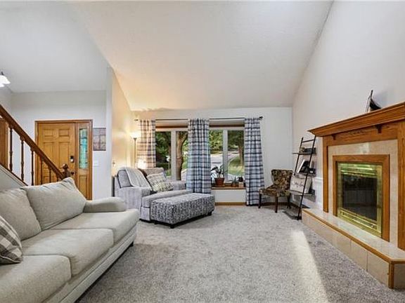 4th image of 9202 Greenway Ln
