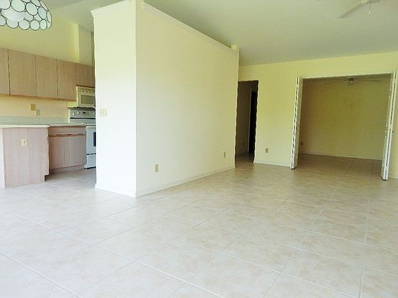 5th image of 680 Tennis Alley Ct Unit 2A-1