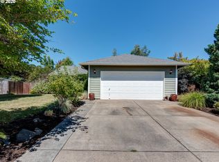 953 Smith St, Harrisburg, OR 97446