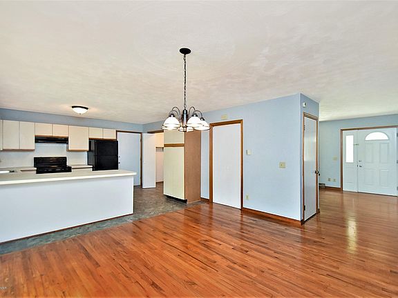 5th image of 71 Mountain Dr