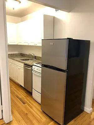 Rented by City Connections Realty | media 4