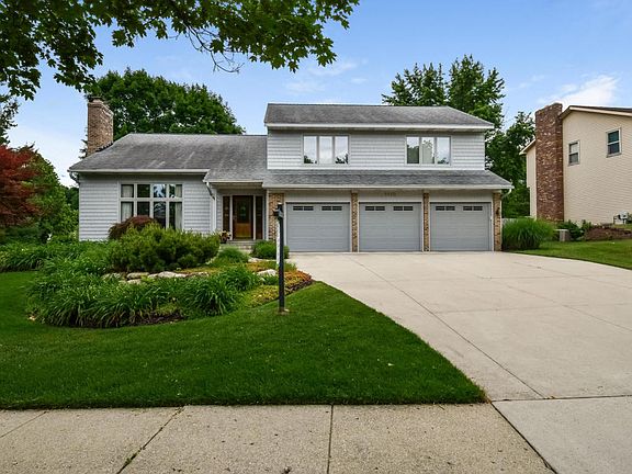 3rd image of 2550 Glencairin Dr NW
