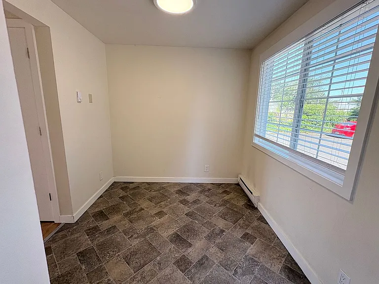 C2402 - Maple Court Apartments — Photo 5