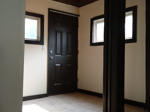 4th image of 15401 Lucknow Ave