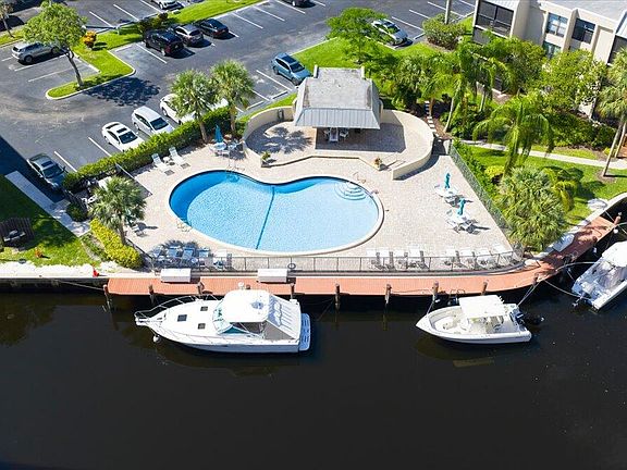 4th image of 16 Royal Palm Way #205