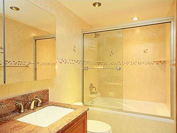 3rd image of 19390 Collins Ave APT 1621