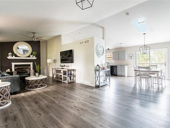 5th image of 146 Hawkins Ln