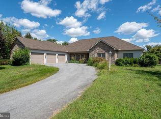 166 Huntingwood Dr, Lancaster, PA 17602