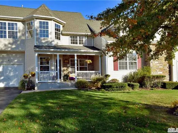 48 Meadow Pond Cir, Miller Place, NY 11764