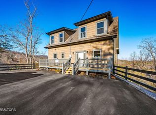 2350 Misty Shadows Dr, Sevierville, TN 37862