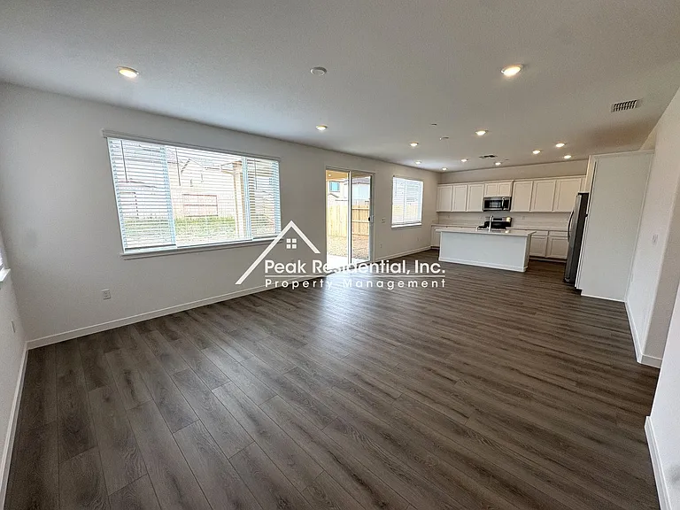 12636 Hereford Ave — Photo 5