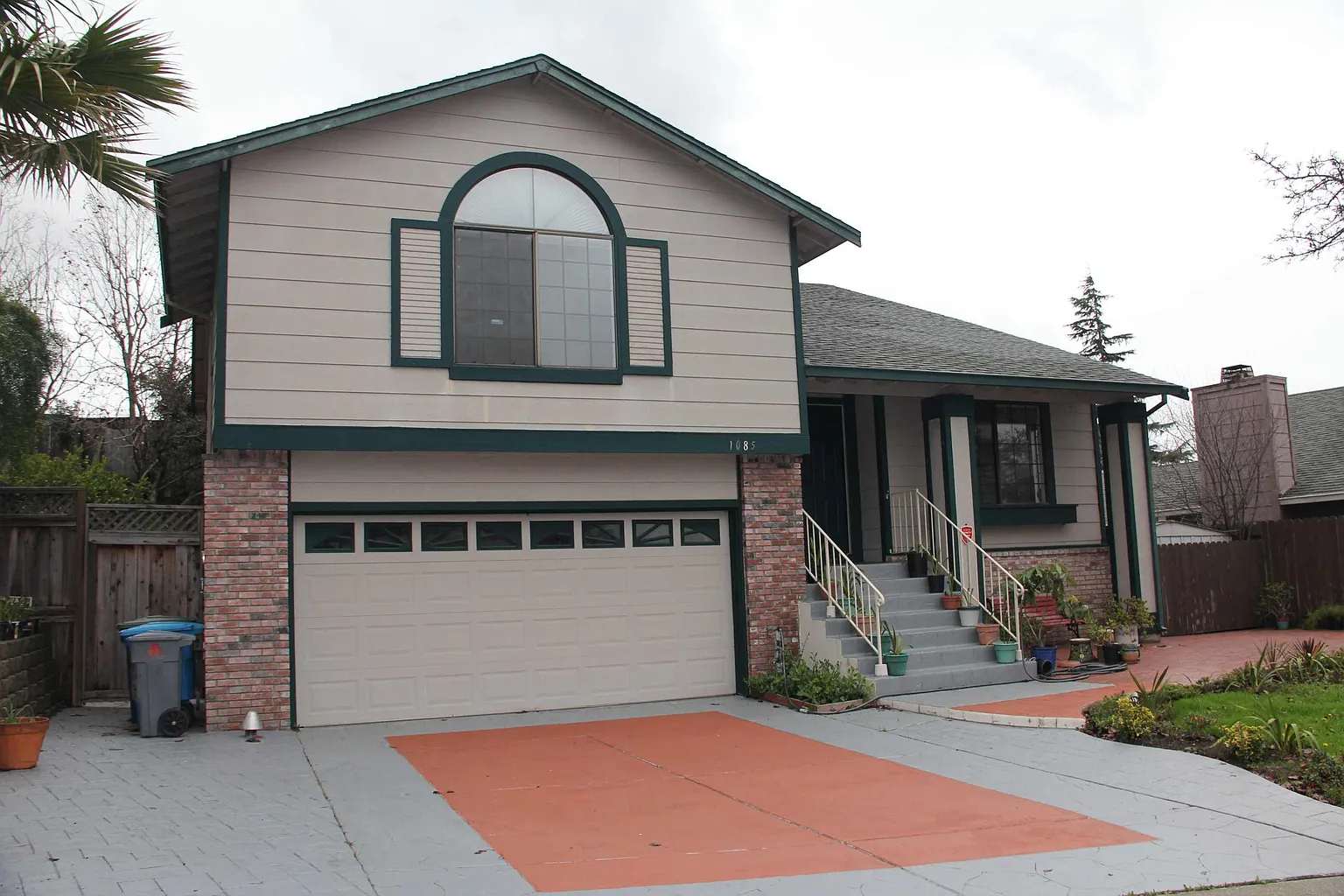 1085 Topsail Dr photo 1