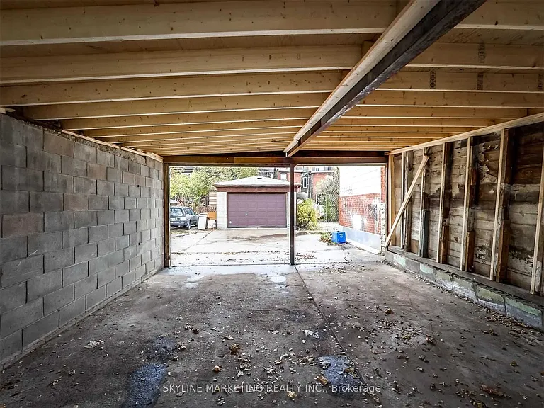 809 Dovercourt Rd #UPPER — Photo 24