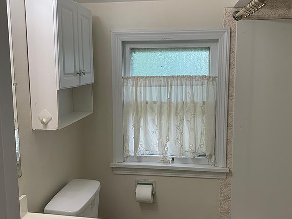 5th image of 215 Inwood Blvd