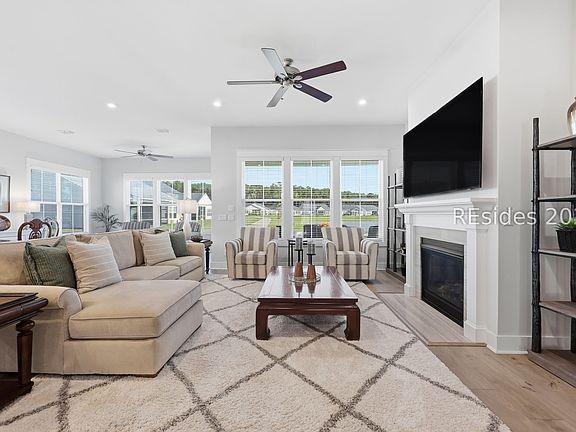 5th image of 28 Honeycup Rd