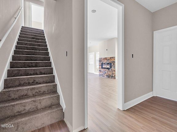 5th image of 433 Mossy Ln