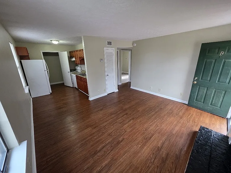 1107 Westchester Dr #D — Photo 6