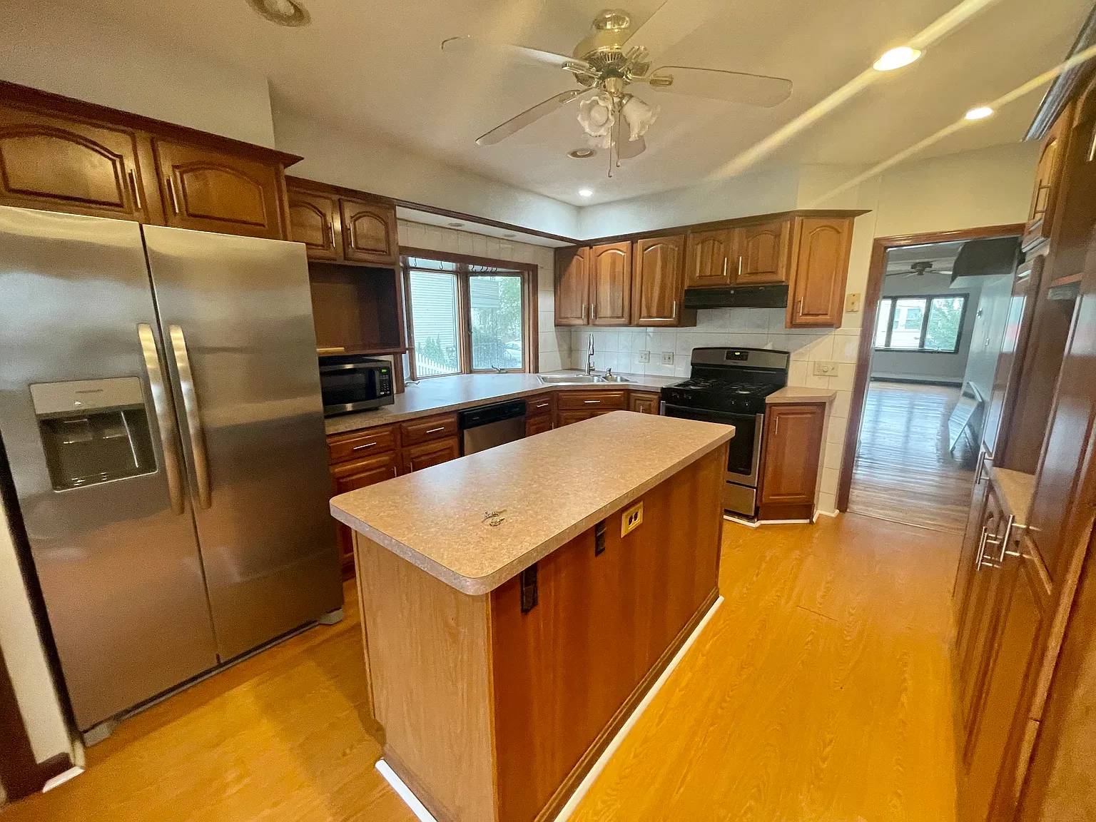 2 bed, 1200 sqft, $2,700 — Photo 4