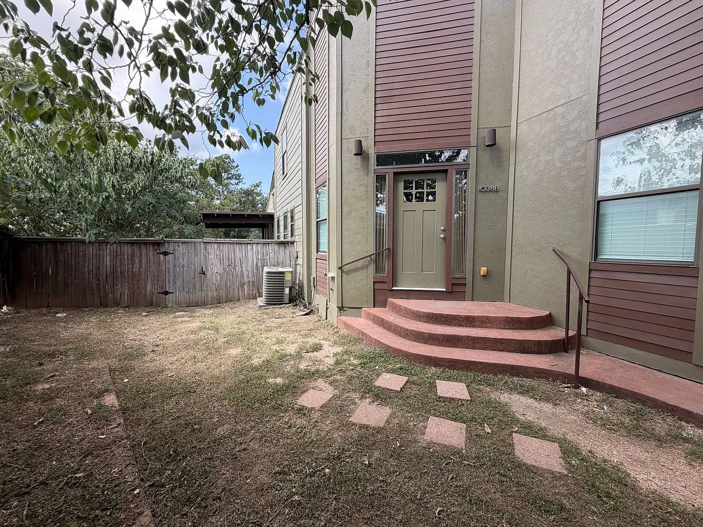 1038 E 43rd Street — Photo 3