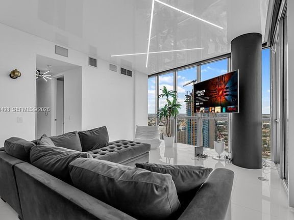 5th image of 1100 Biscayne Blvd Unit 4907
