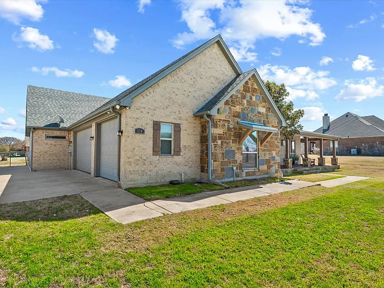 570 S Point Ct — Photo 31