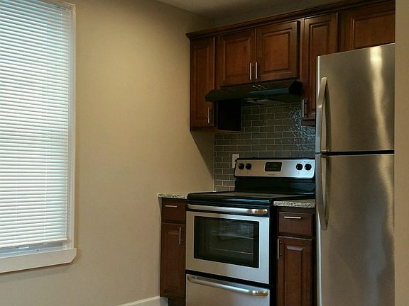 3rd image of 845 Wealthy St SE #4