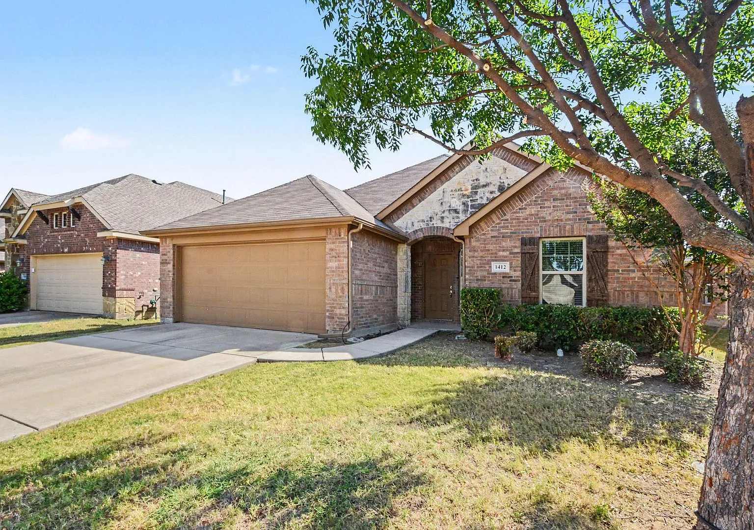 Welcome to 1412 Villa Paloma Blvd, Little Elm, TX 75068! This beautifully maintained 4-bedroom, 2... — Photo 3
