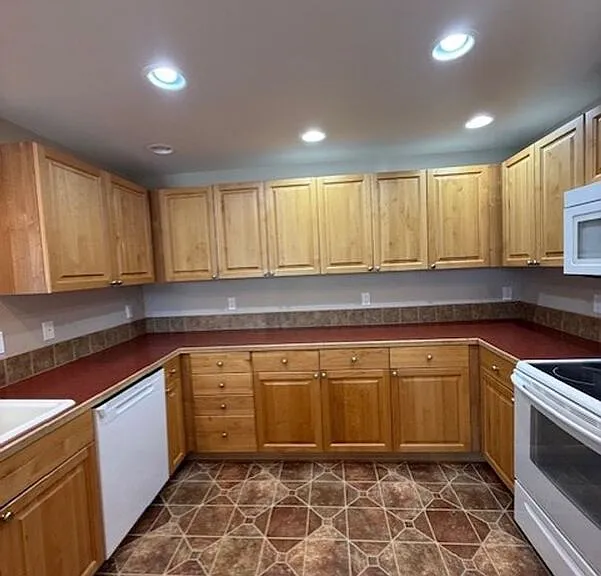 910 Medical Center Dr #F102 — Photo 12