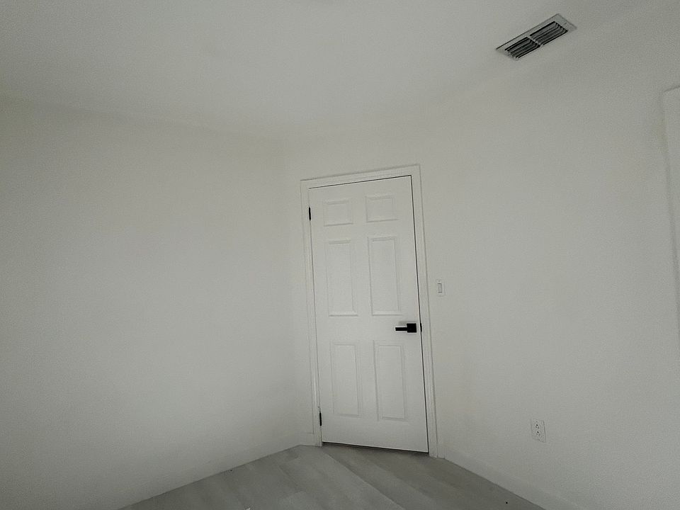 1st image of 634 Savannah Ave #1