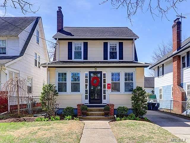 1st image of 212 Carnation Ave