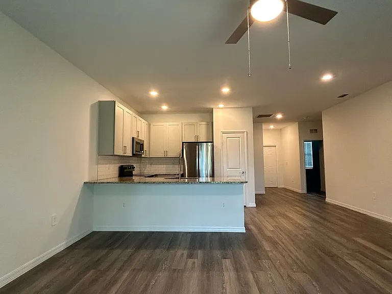 850 SE 8th St — Photo 4