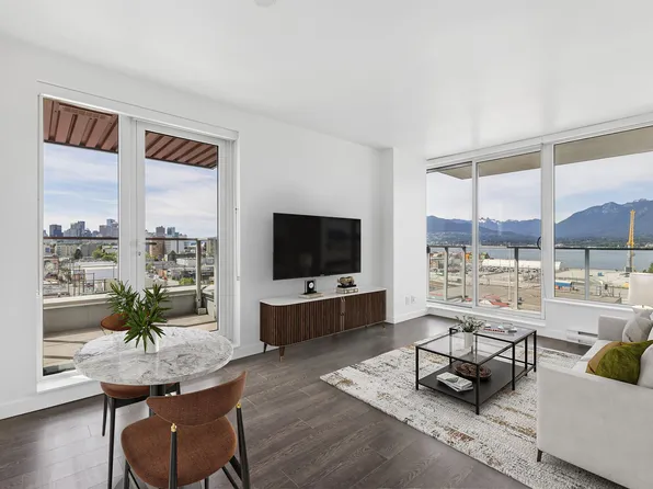 933 Hastings St E #902, Vancouver, BC V6A 0G6