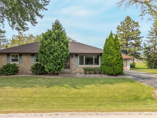 304 Maple Dr, Appleton, WI 54913
