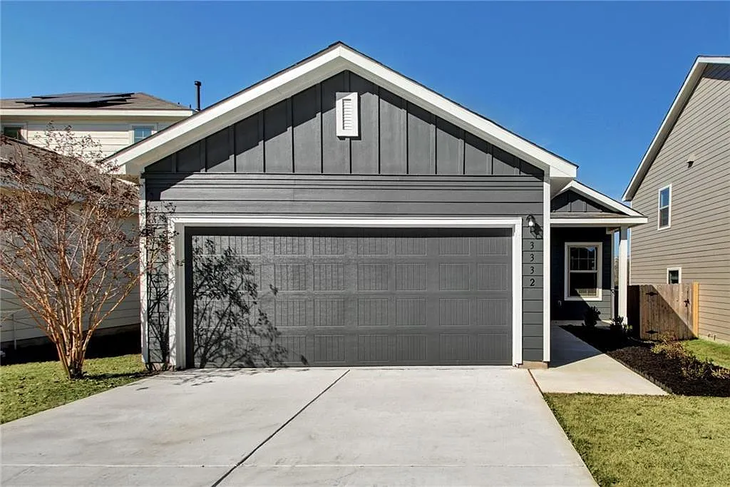 3 bed, 2.0 bath, 1276 sqft, $2,375 — Photo 2