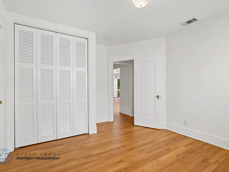 2810 E 2nd St — Photo 22