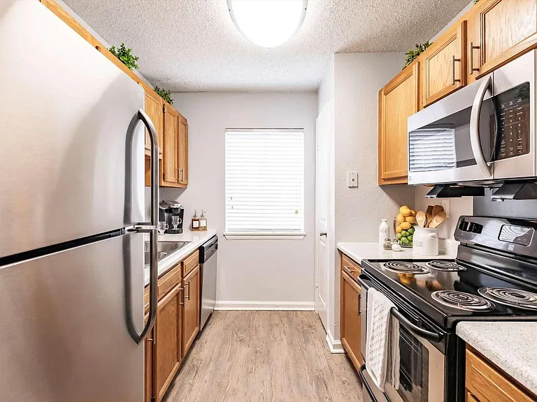 Cypress Winds Apartment Homes — Photo 10