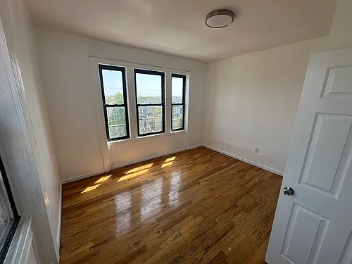 47 Milford Ave Photo 1