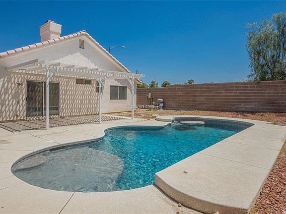 2nd image of 4401 Charneta Ct