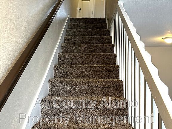 3rd image of 1715 Patricia Dr #B