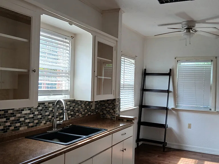 W Mulberry Ave — Photo 4