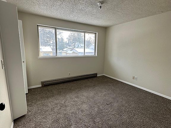 4th image of 11802 C St S