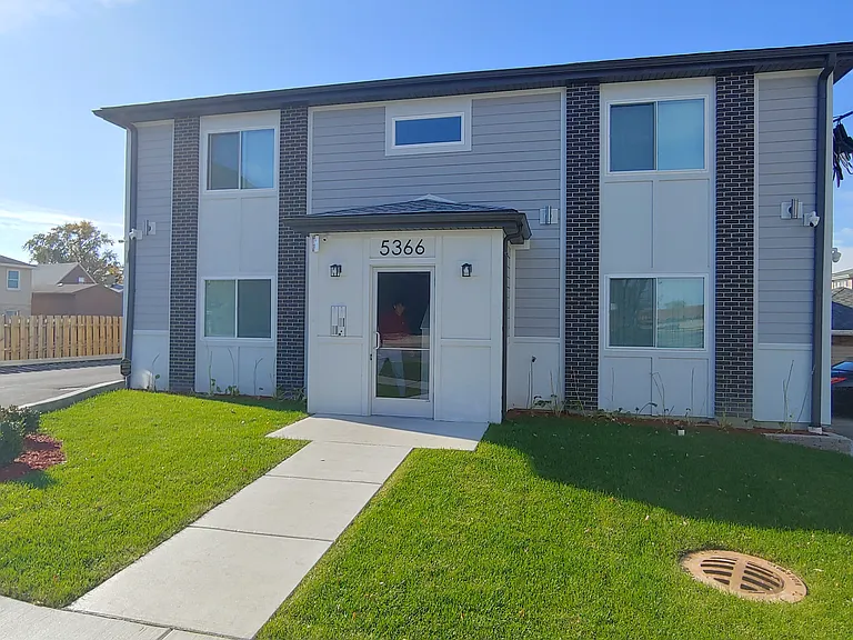 5366 S Laramie Ave #202 — Photo 22