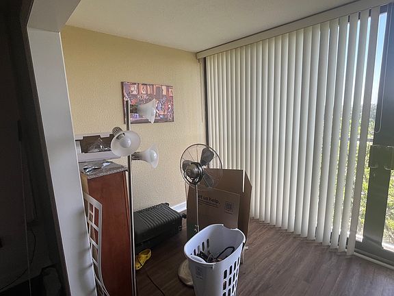 5th image of 1825 Saint Julian Pl APT 9L