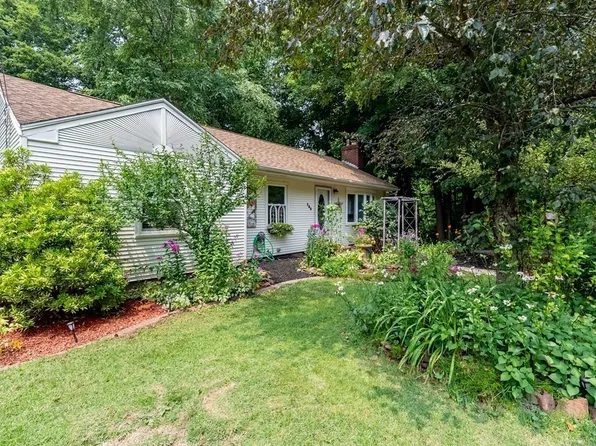 388 Elm St, East Longmeadow, MA 01028