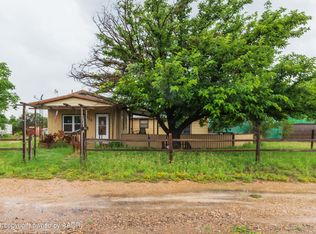 813 N Main St, Lefors, TX 79054
