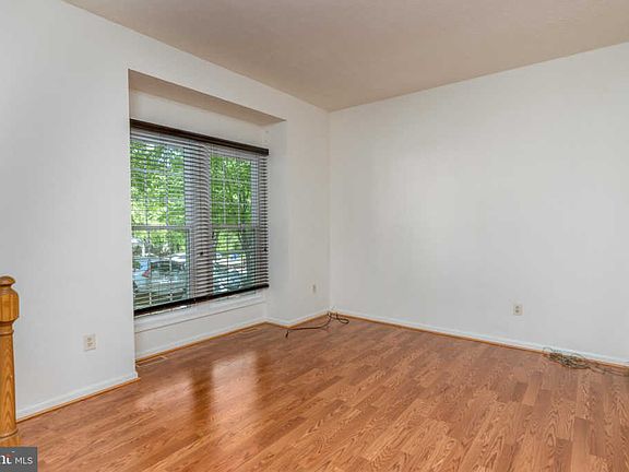 4th image of 3388 Oak West Dr
